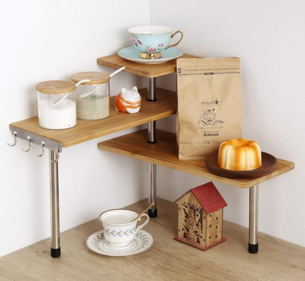 HYNAWIN Estante esquinero de bambú y metal de 3 niveles para almacenamiento de especias, estantería de ahorro de espacio con ganchos, estante de exhibición ajustable para decoración creativa del hogar