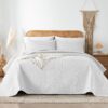 Juego de ropa de cama tamaño Queen, juego de edredón ultrasónico blanco de microfibra reversible, ligero, suave, moderno, geométrico, para todas las estaciones (1 edredón, 2 fundas de